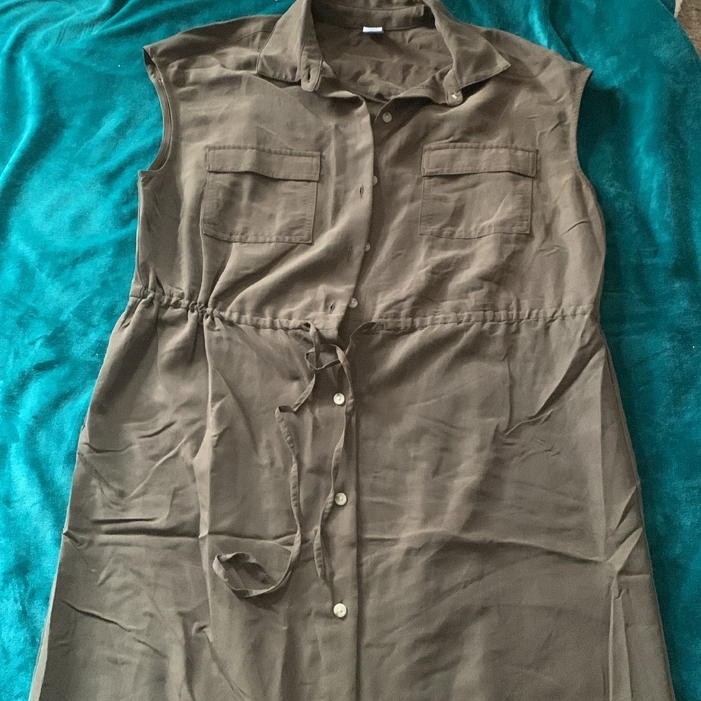 Old Navy- gently used woman’s dress - Picture 3 of 4